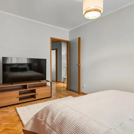 Cozy 2br Oldtown Rooftop Views Apartment